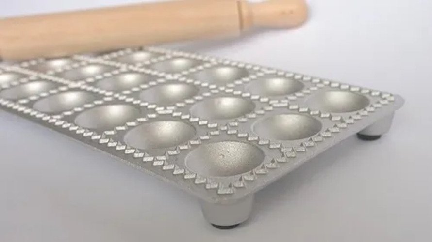 Eppicotispai – Ravioli Maker de aluminio con rodillo, 24 agujeros - Imagen 4